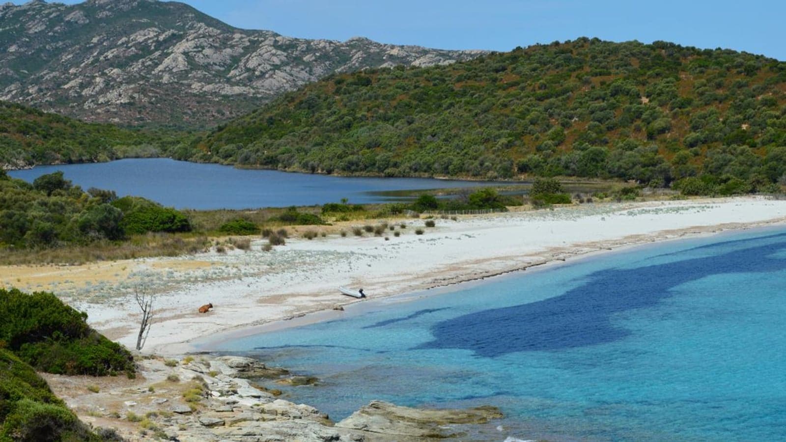 Denizkızı Beach Club — sahil ve deniz, Girne