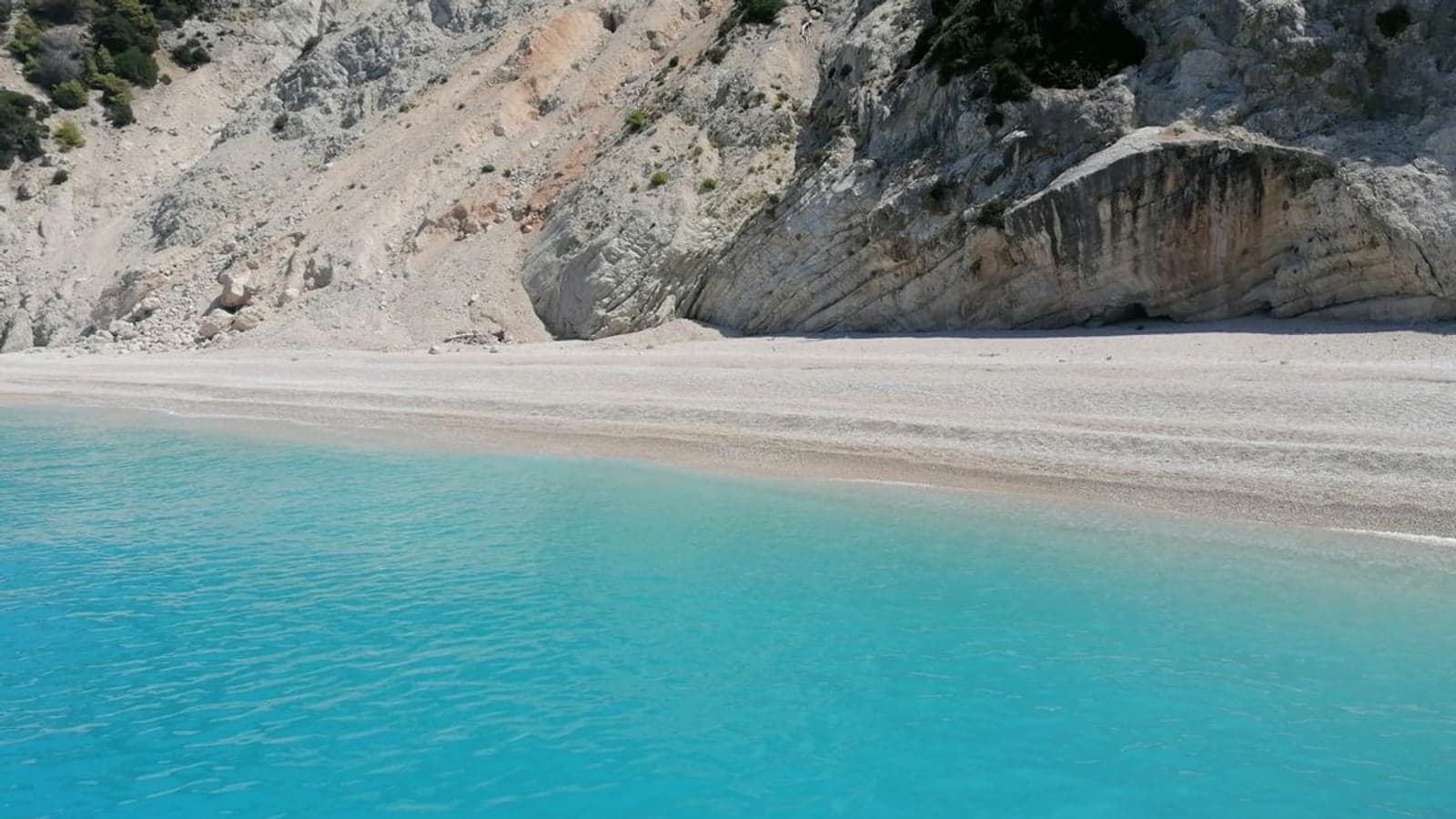 Denizkızı Beach Club — plaj atmosferi, Girne