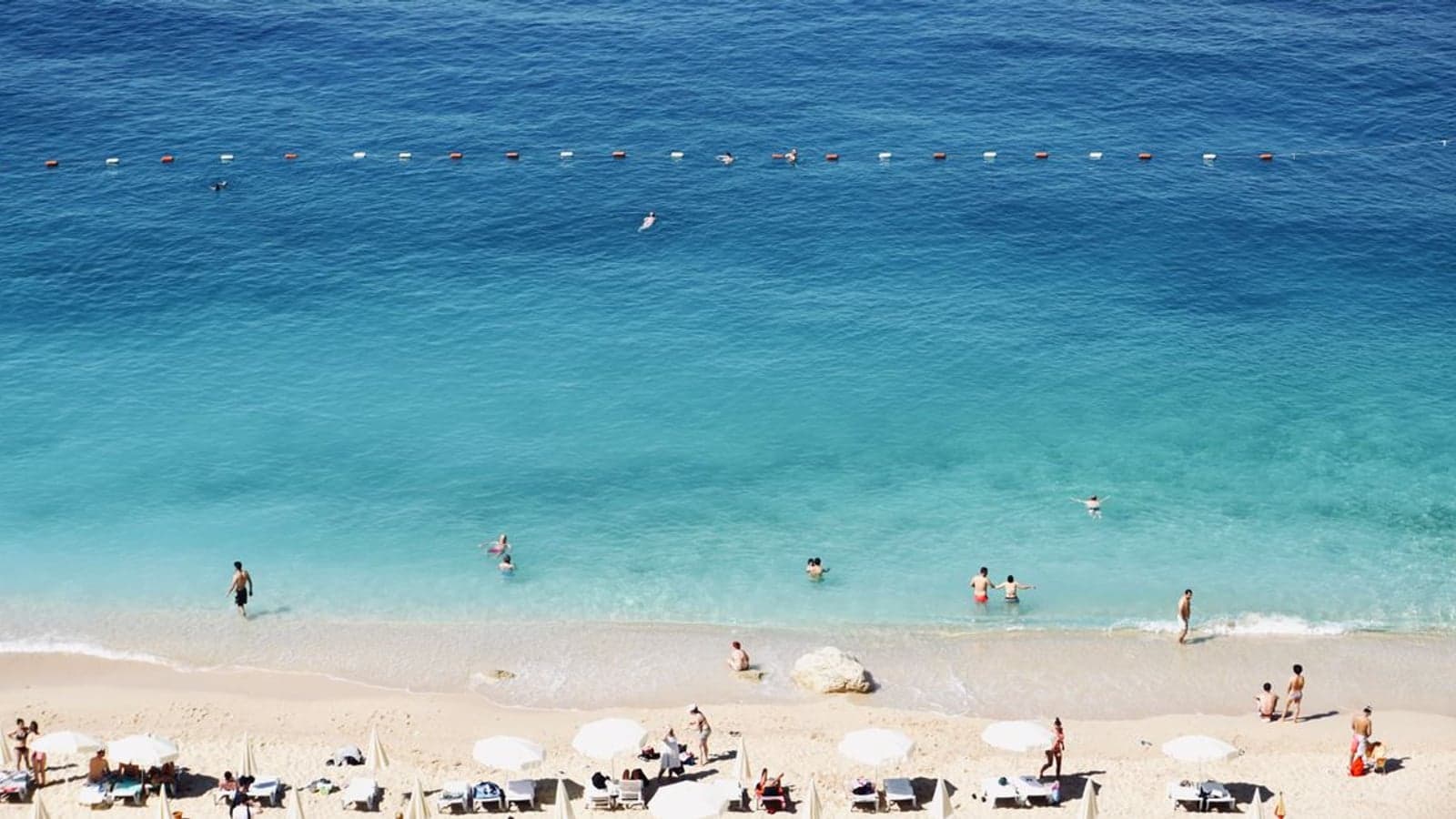 Escape Beach Club (Yavuz Çıkarma Plajı) — plaj atmosferi, Girne