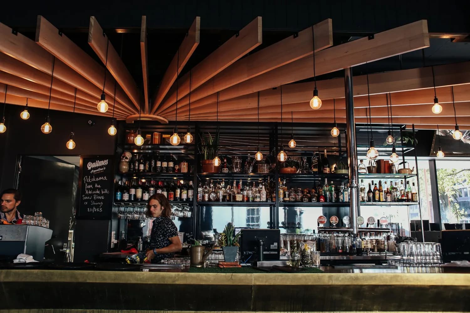 Black Horse Bar — Kıbrıs rehber kapak görseli