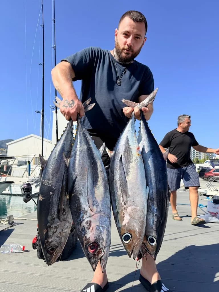 Kaptan teknede büyük ton tutuyor — Girne civarı