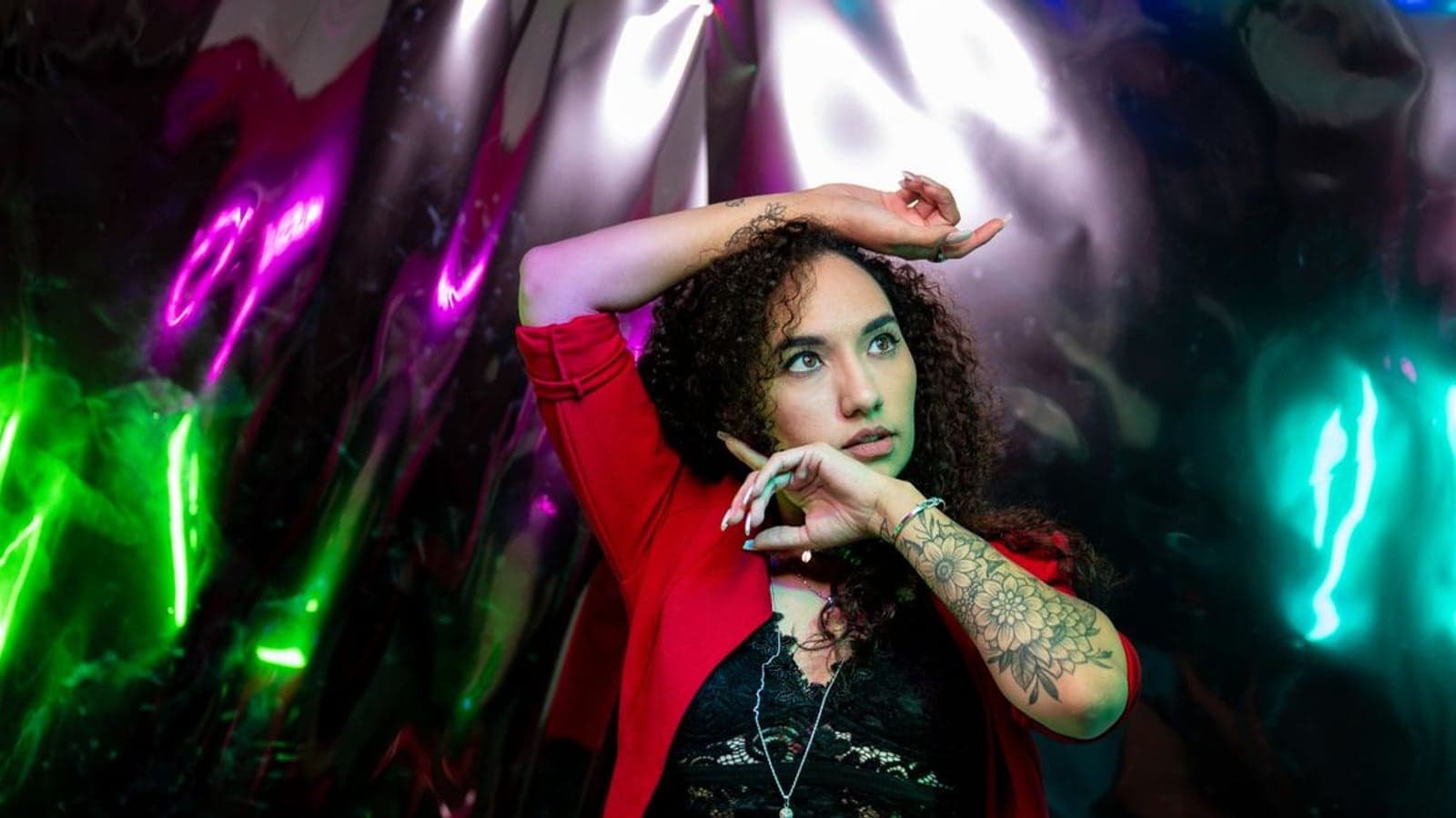 White Girls Night Club — dans ve sahne atmosferi, Gazimağusa