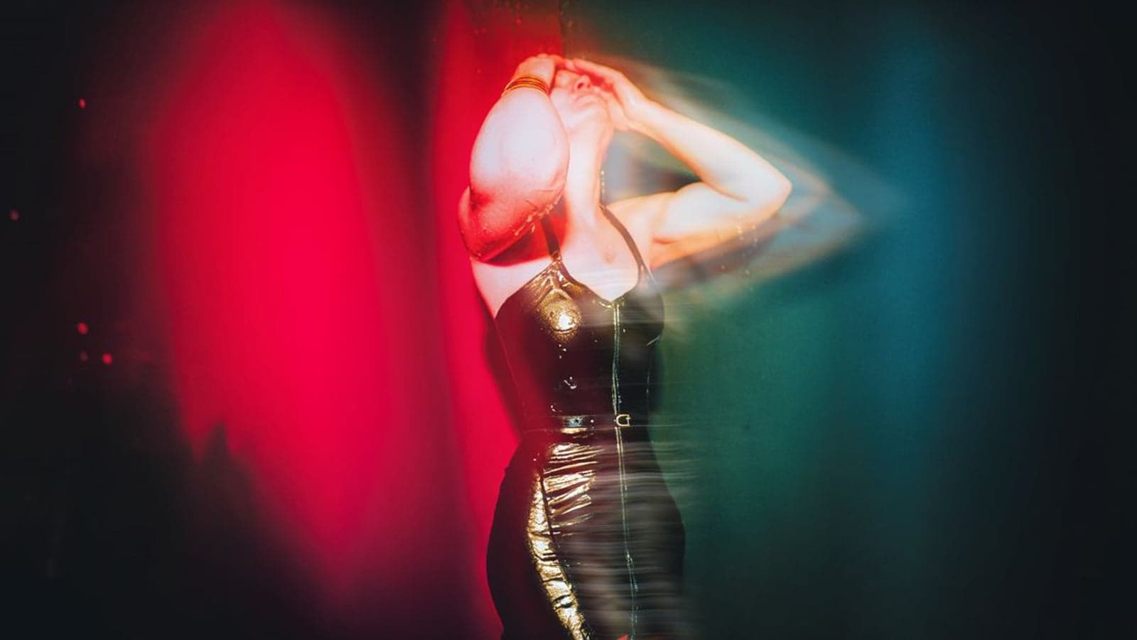White Horse Night Club — dans ve sahne atmosferi, Lefkoşa