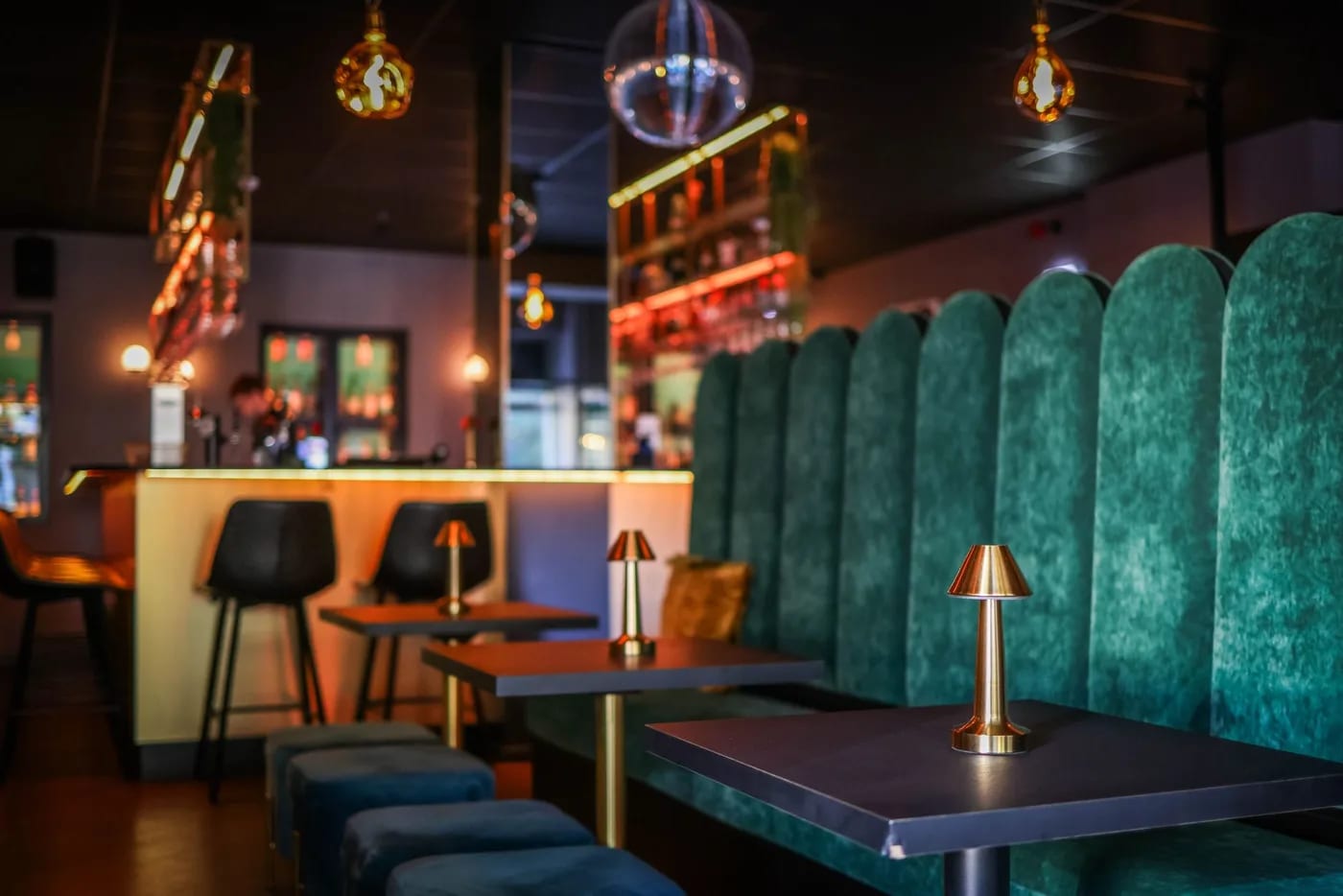 Gazimağusa sur içi gece lounge — akşam eğlence atmosferi