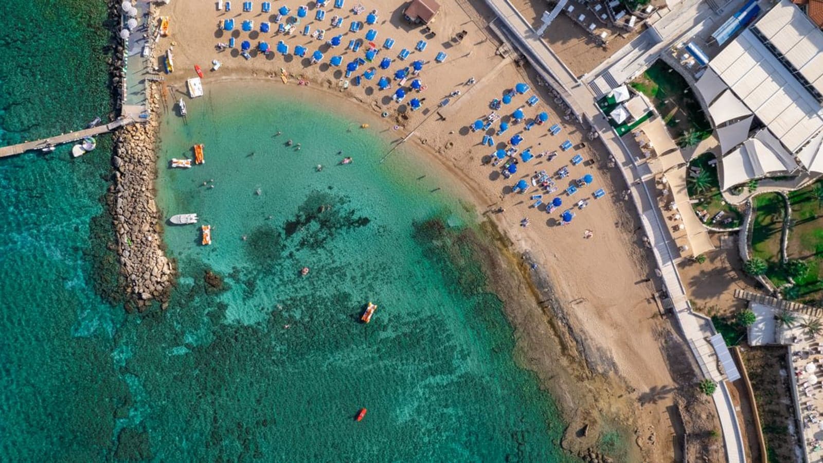 Golden Beach (Altınkum) — Karpaz — plaj atmosferi, İskele