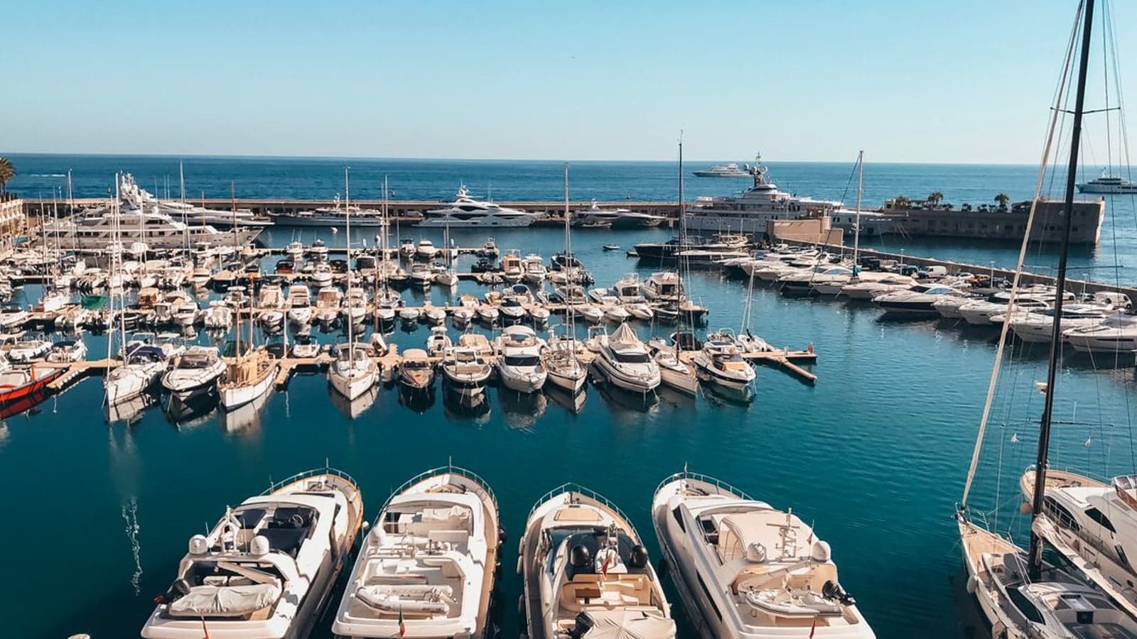 Karpaz Gate Marina (Arkin) — liman atmosferi, İskele