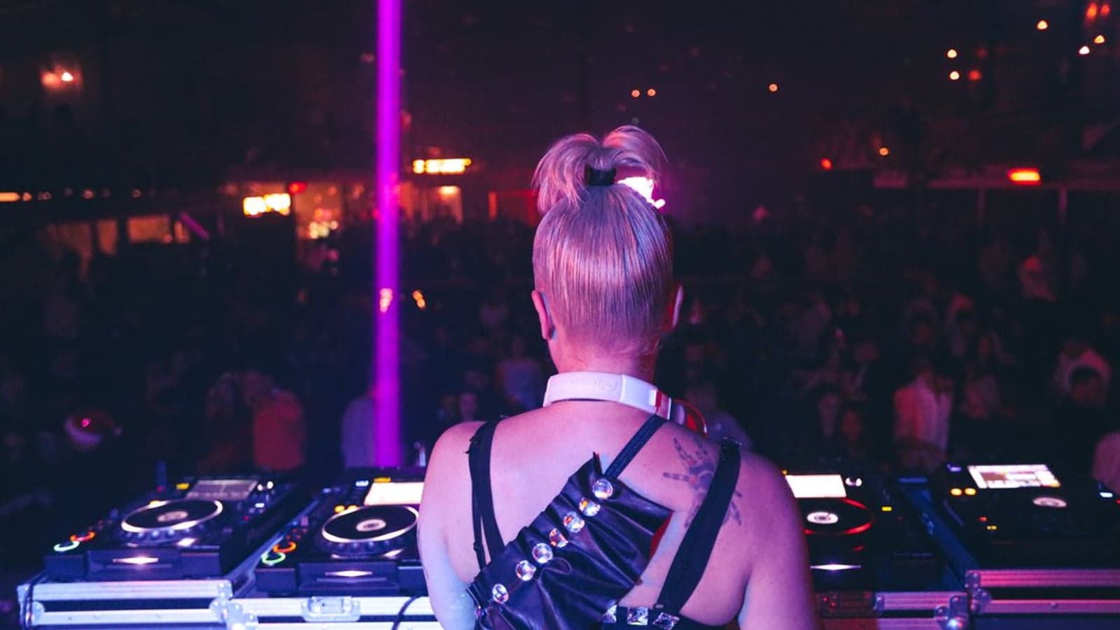 Mexico Night Club — dans ve sahne atmosferi, Lefkoşa